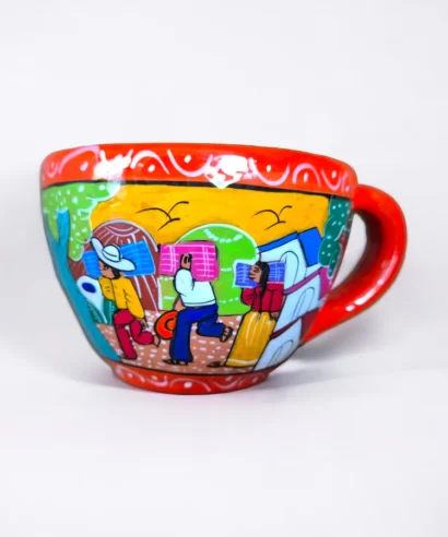 Tazas de barro pintadas a mano