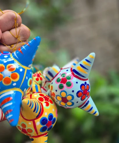 Esferas navideñas de barro artesanales