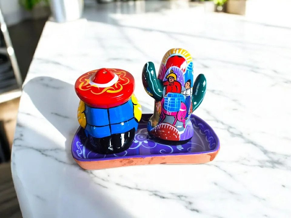 Saleros decorativos de barro únicos